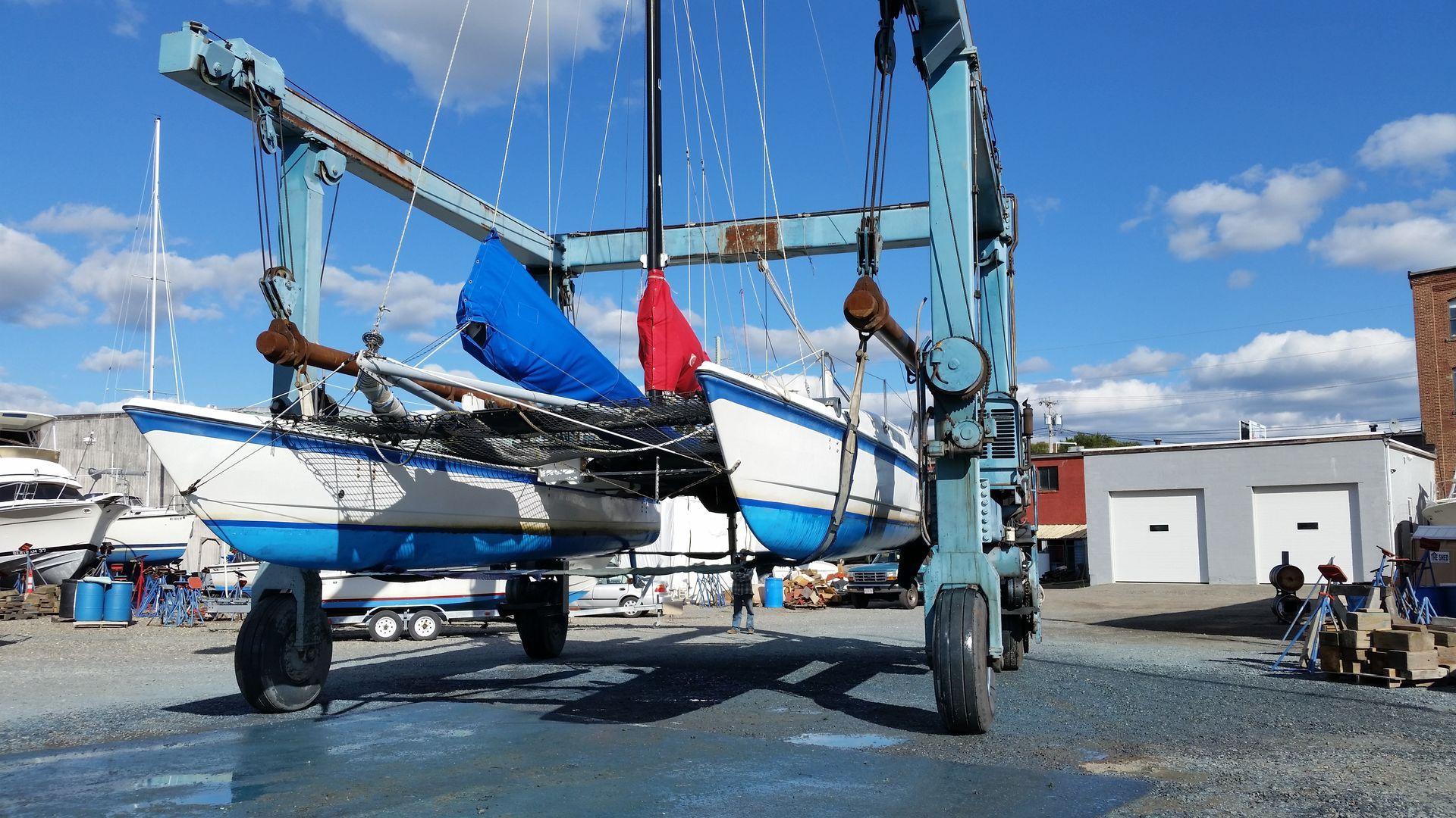 20' wide travel lift at Hills Yacht Yard