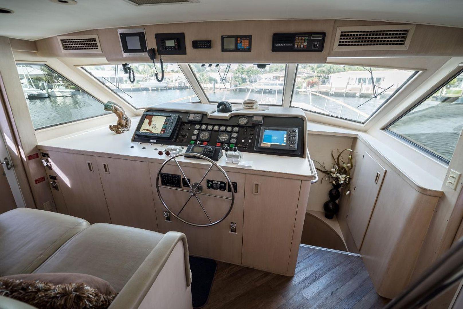 Hatteras Motoryacht Temptation 65'