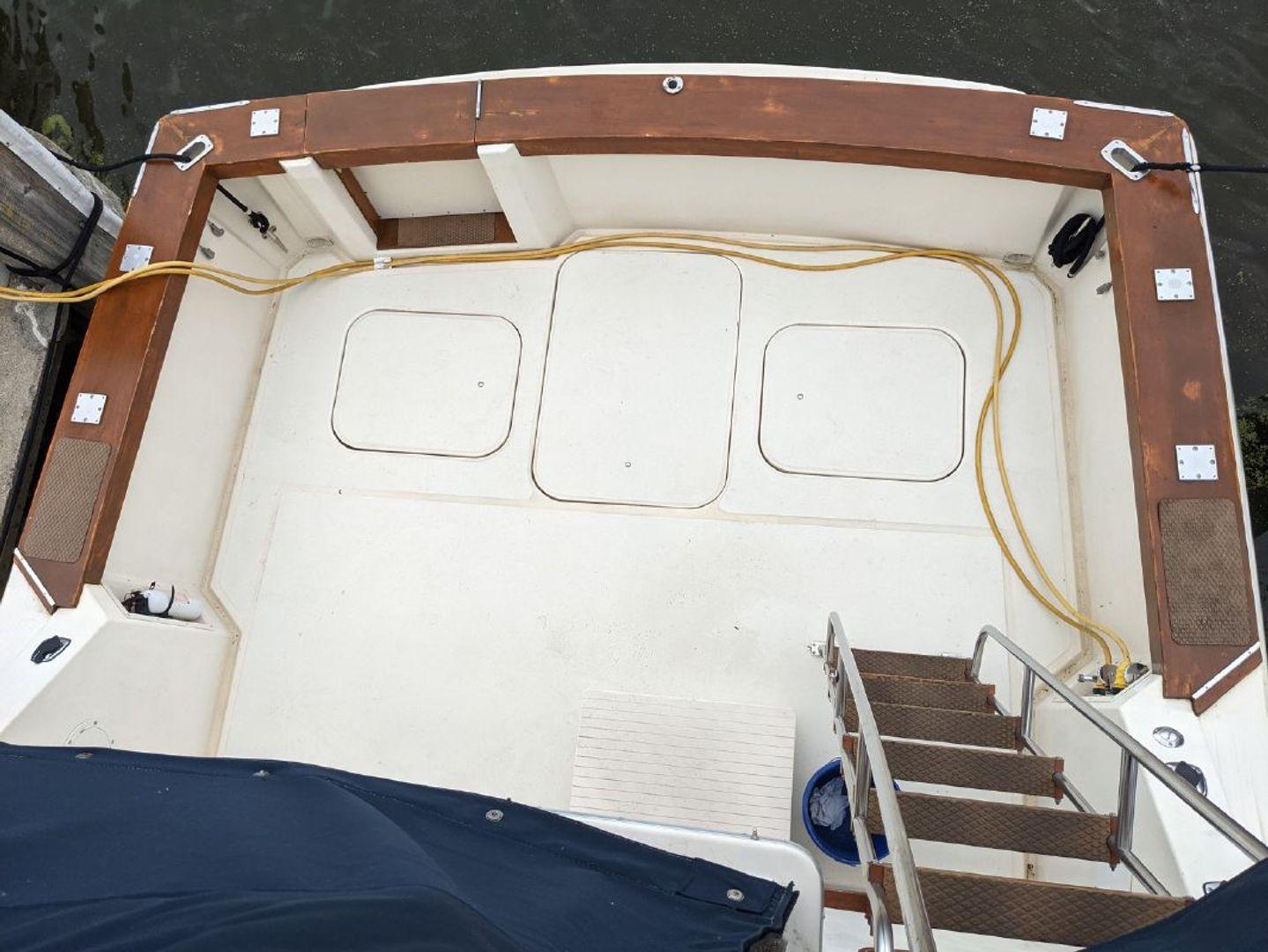 Chris-Craft 382 Commander 38'