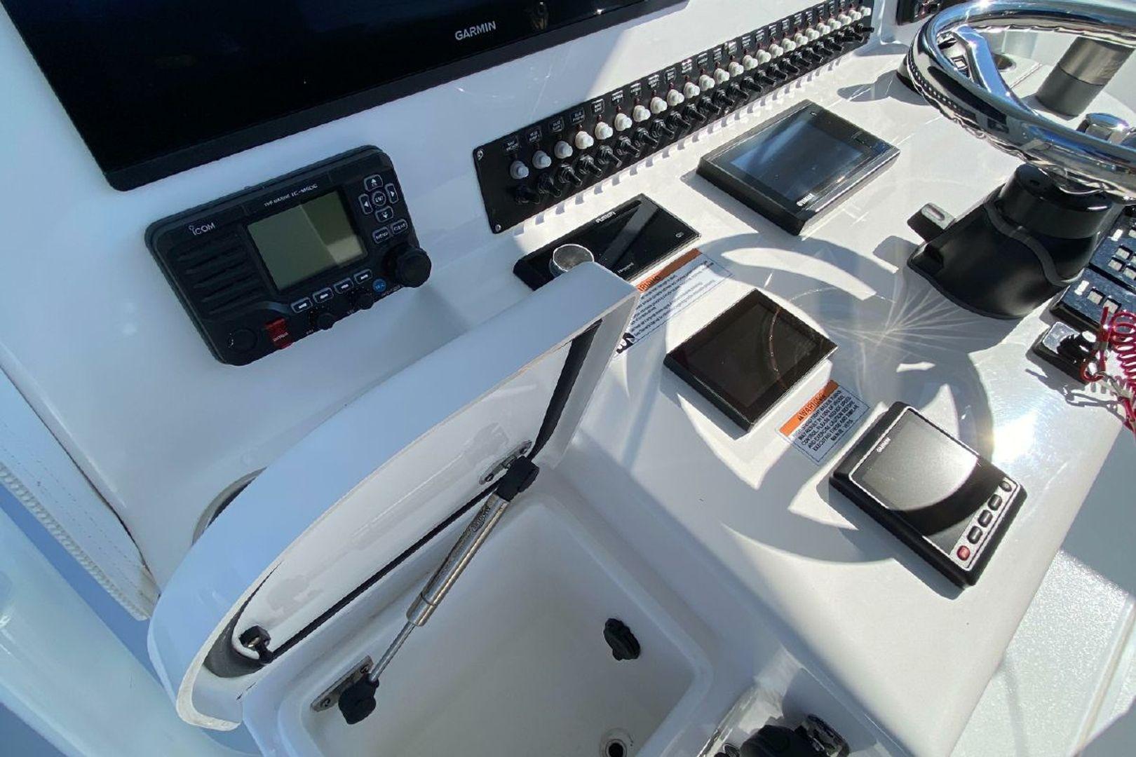 Contender 44'