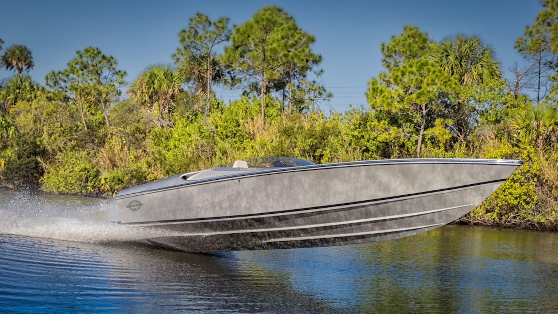 Magnum Marine 27'