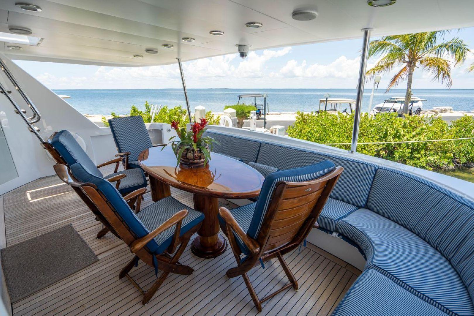 Hatteras Elite Series Motoryacht Pura Vida 92'
