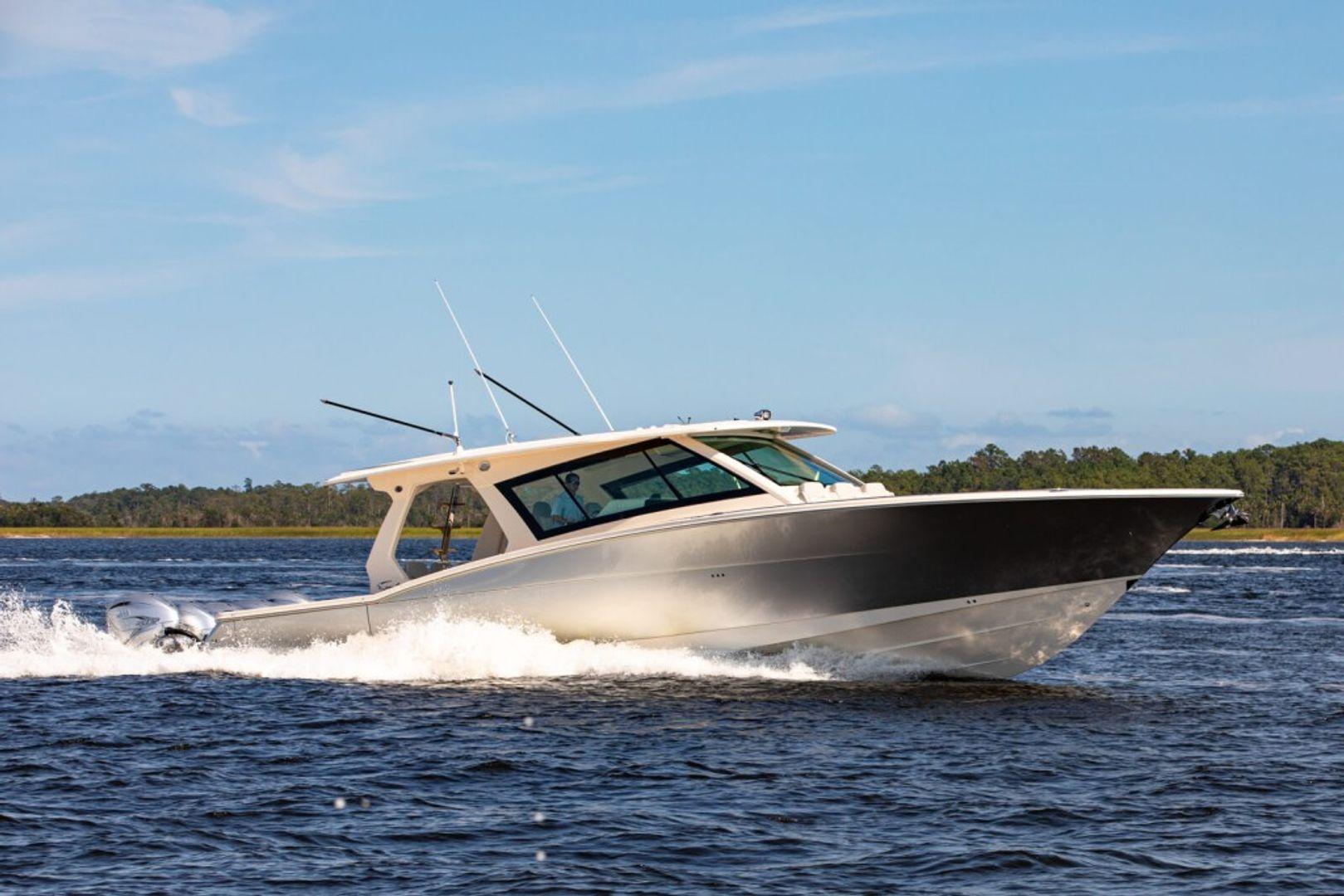 Scout Boats 530 LXF 53'