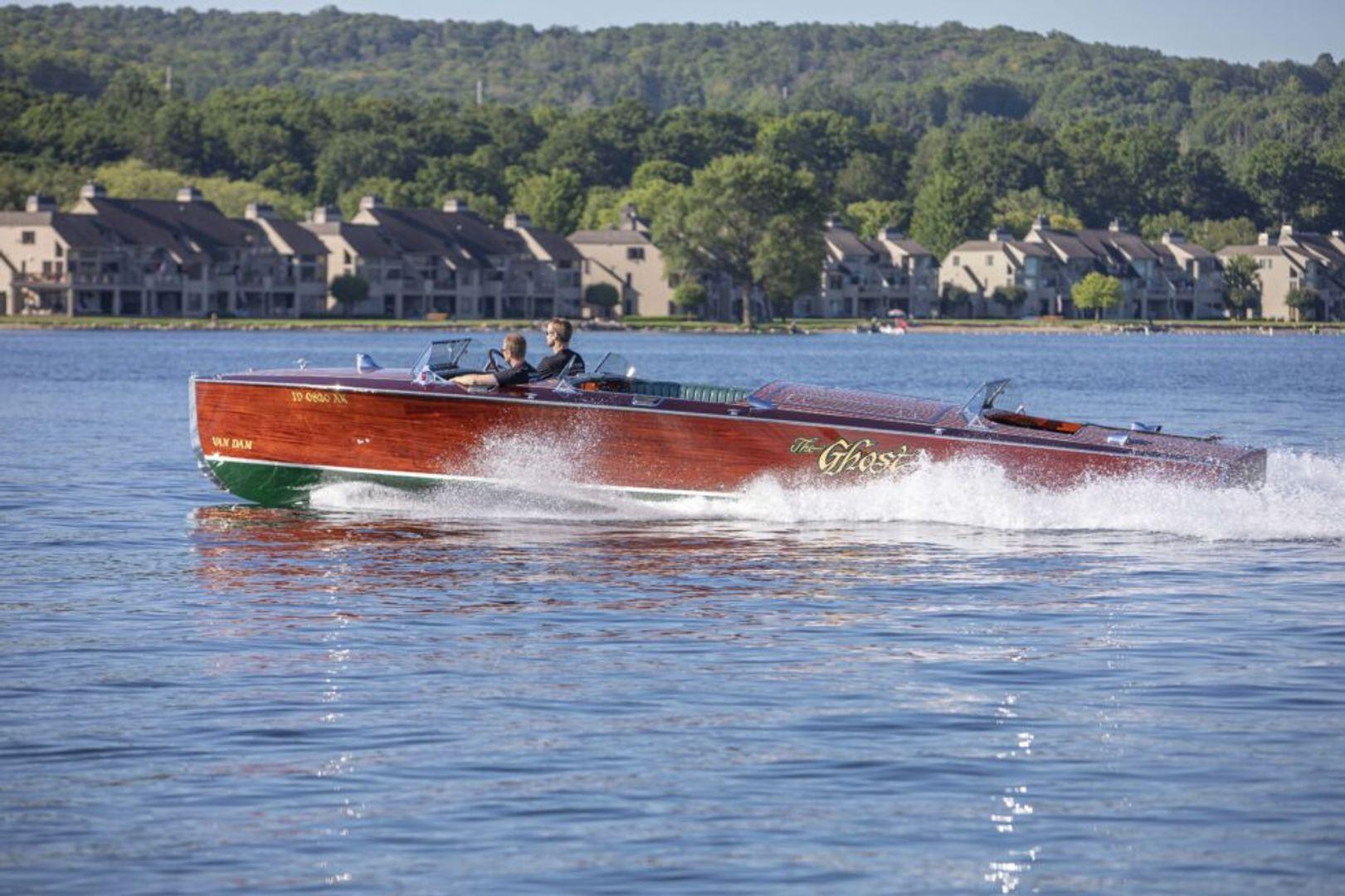 Van Dam Boats The Ghost 30'