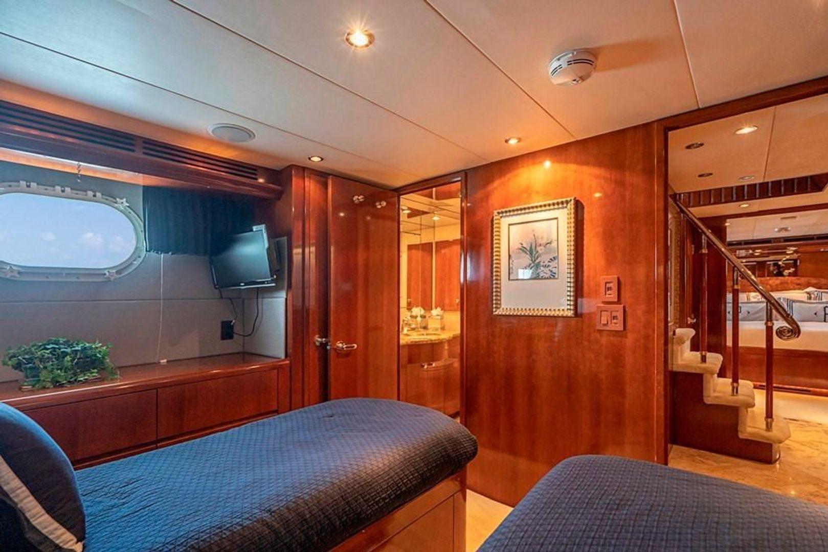Hatteras Elite Series Motoryacht Pura Vida 92'