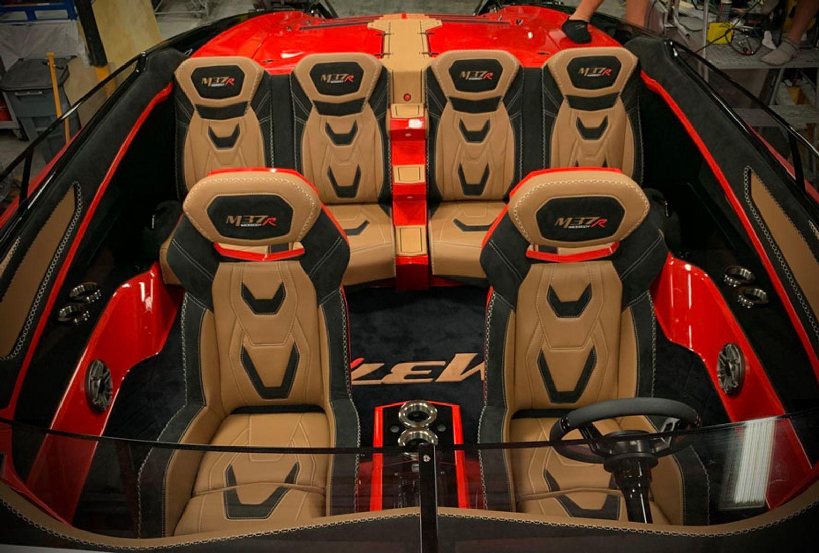 DCB Performance Boats M37R
