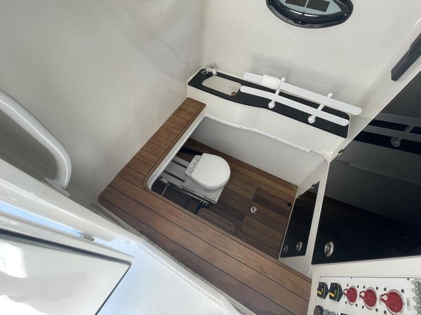 Contender ST 44'
