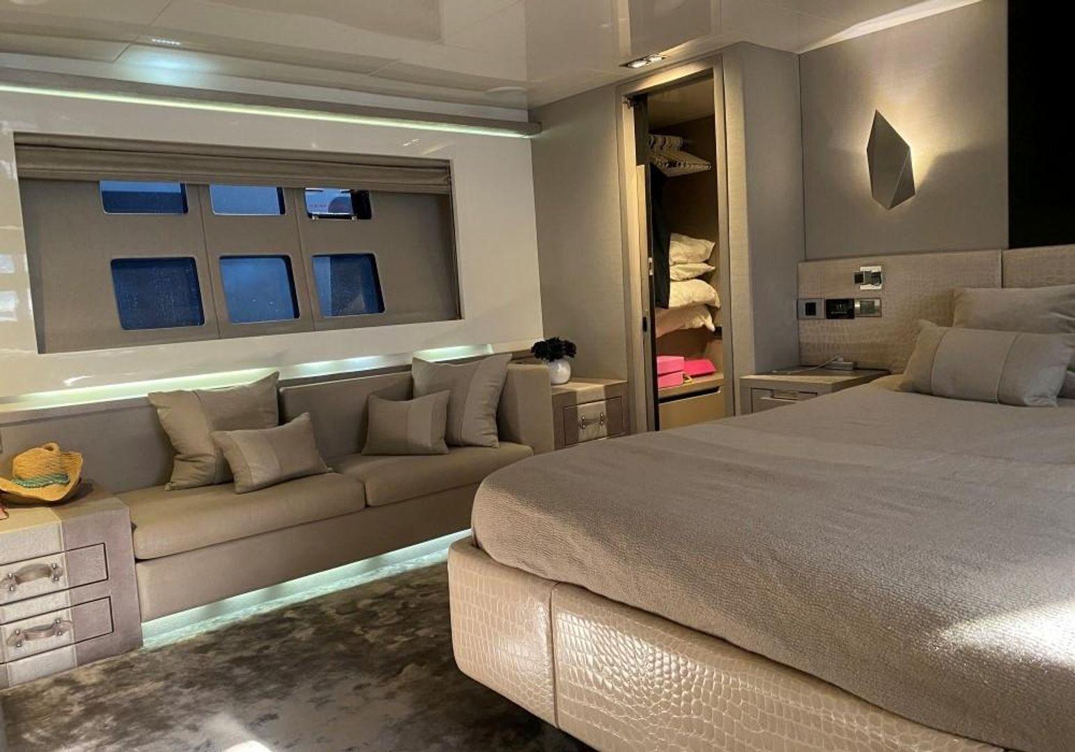 Pearl Yachts 75'