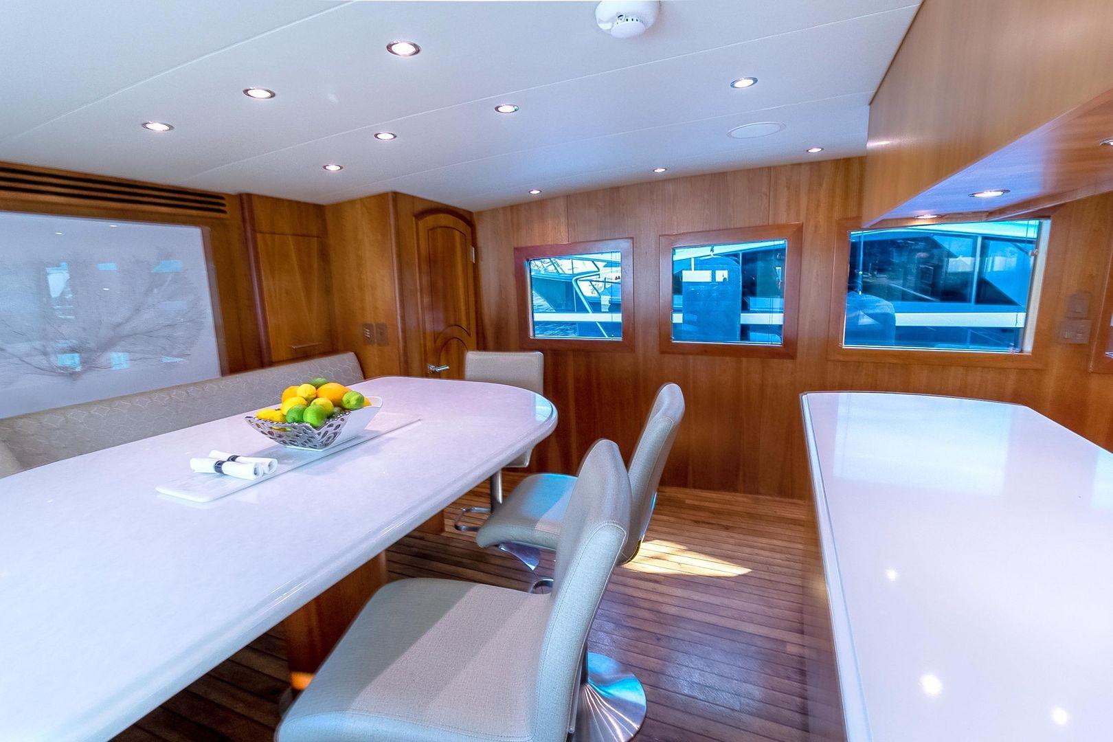 Hatteras 100 Motor Yacht Avanti 100'