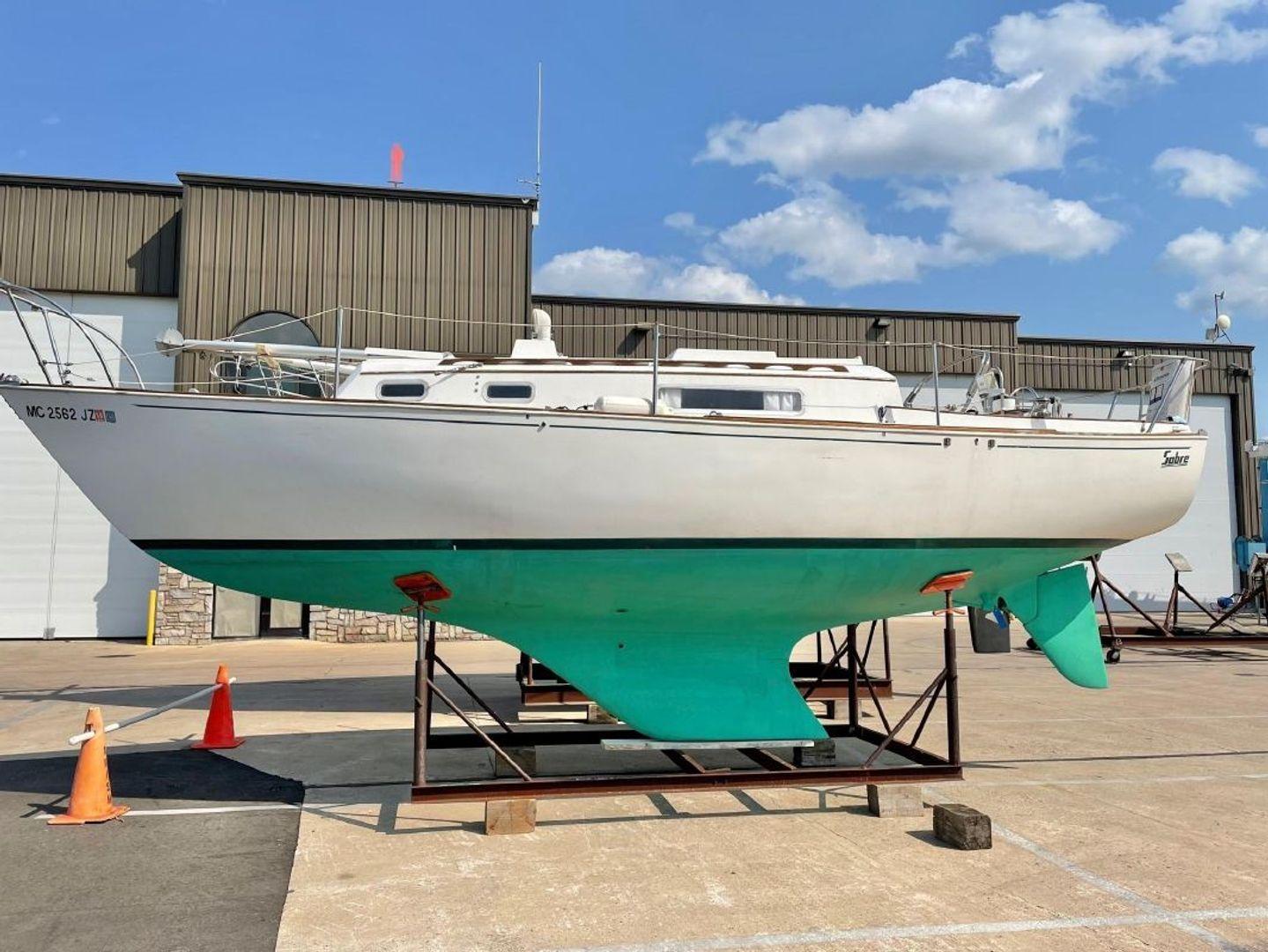 Katura, Sabre Sailboats 28'
