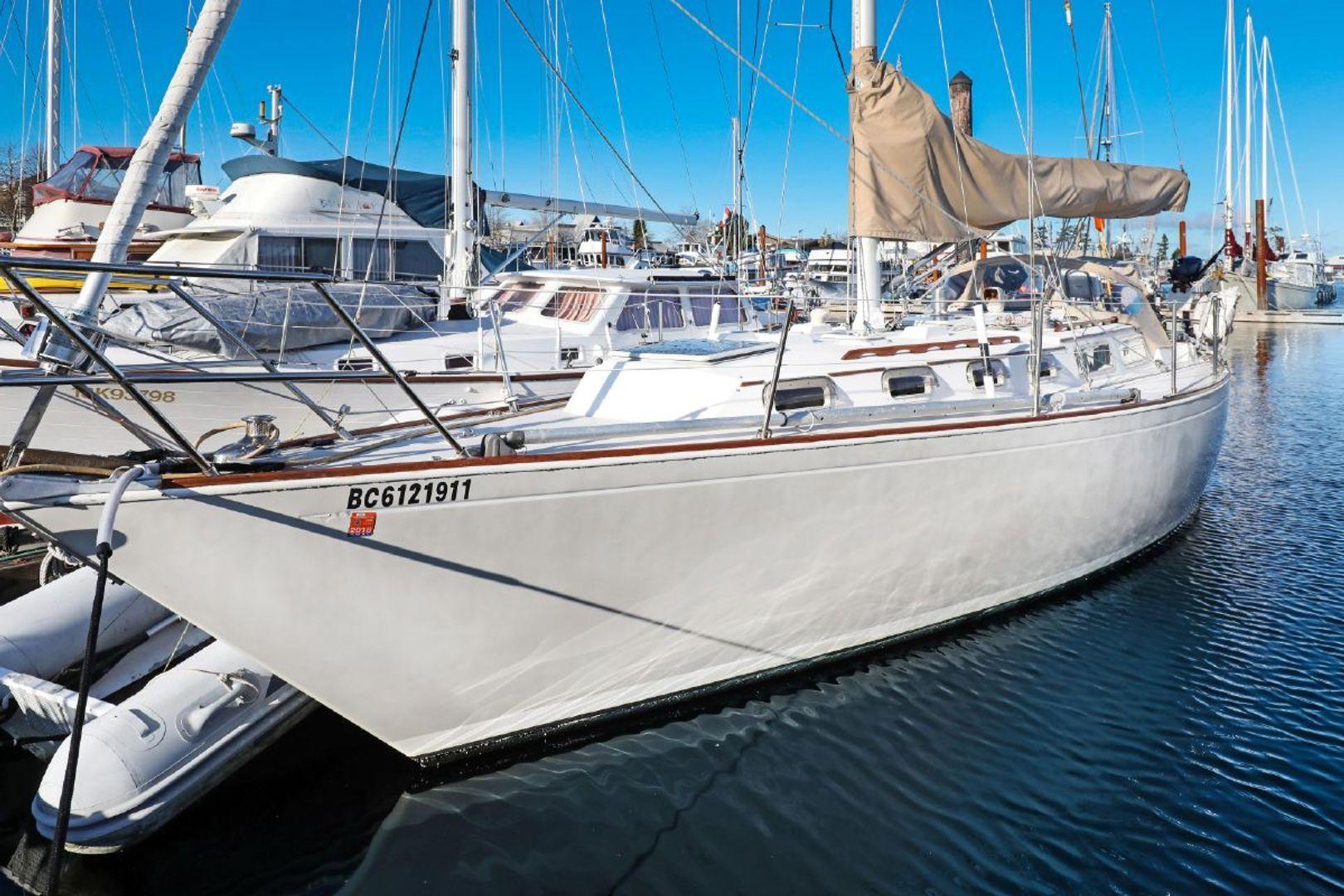 Sabre Sailboats 38'