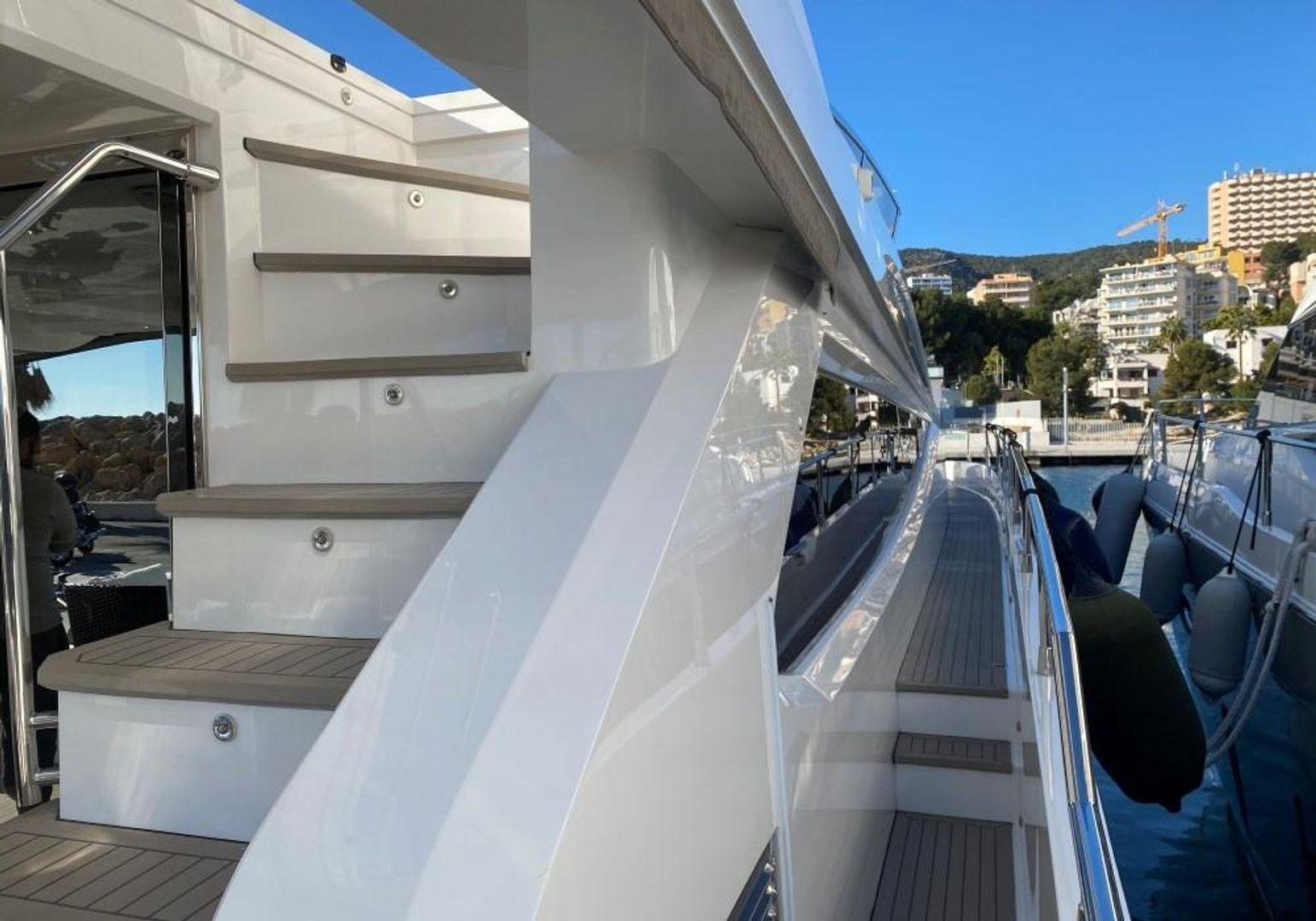 Pearl Yachts 75'