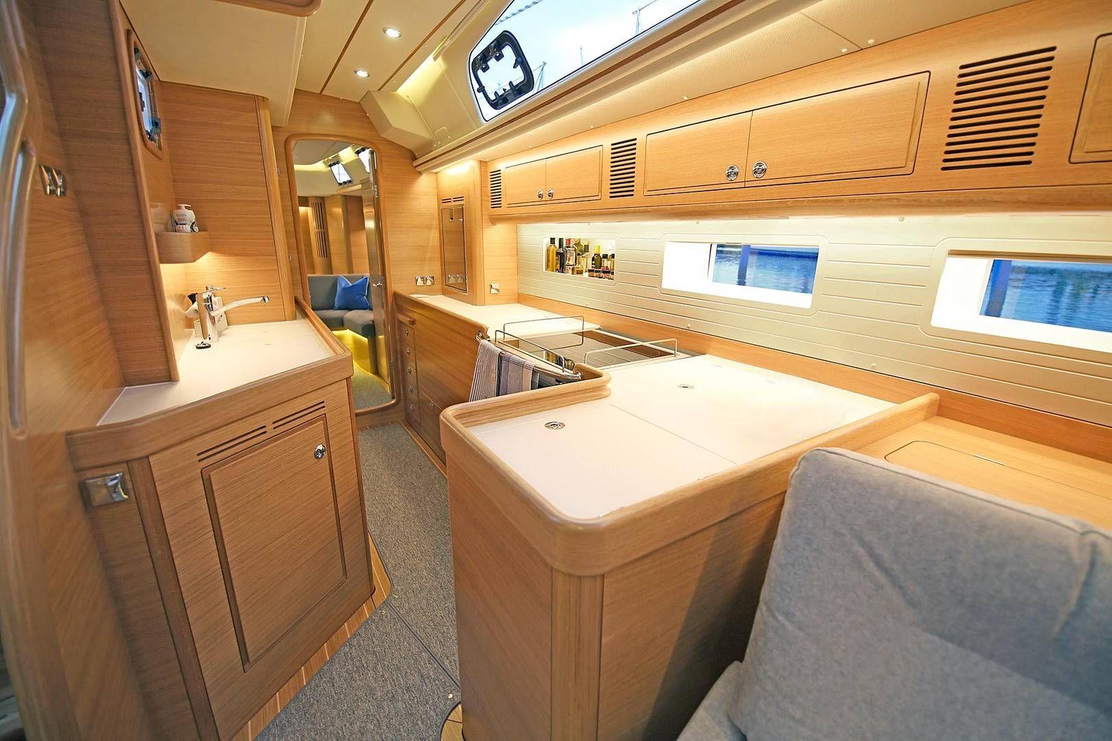 Hallberg-Rassy 57'