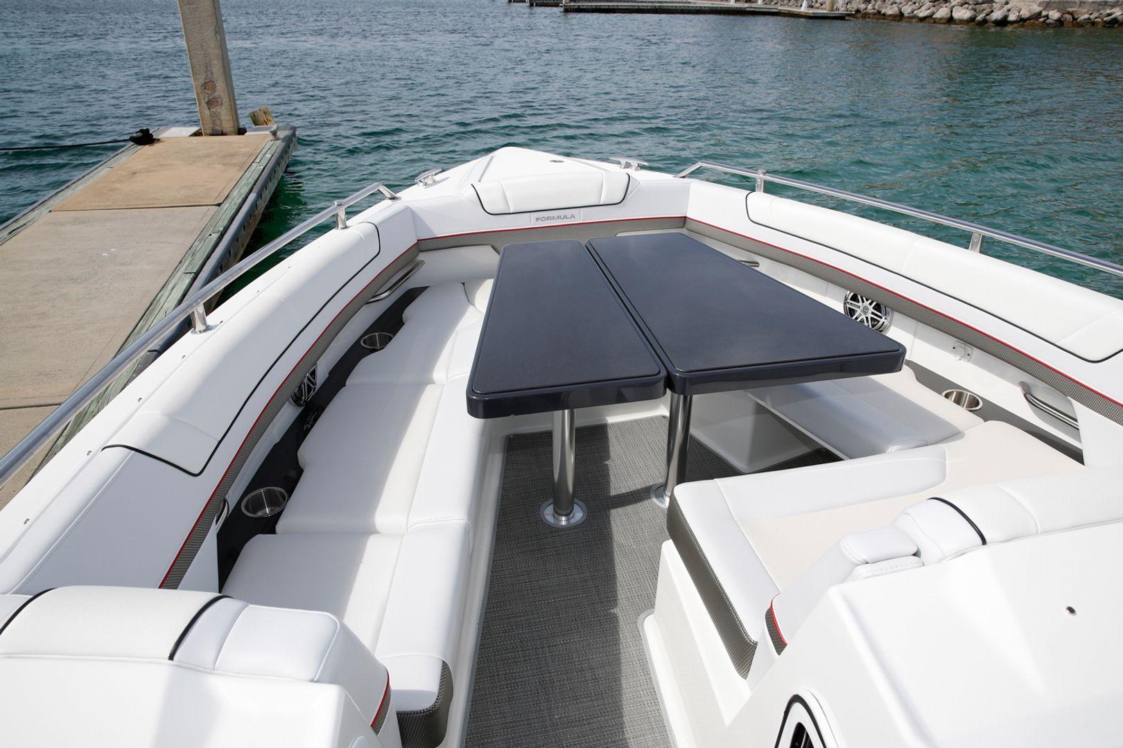 Formula Boats 330 Crossover Bowrider