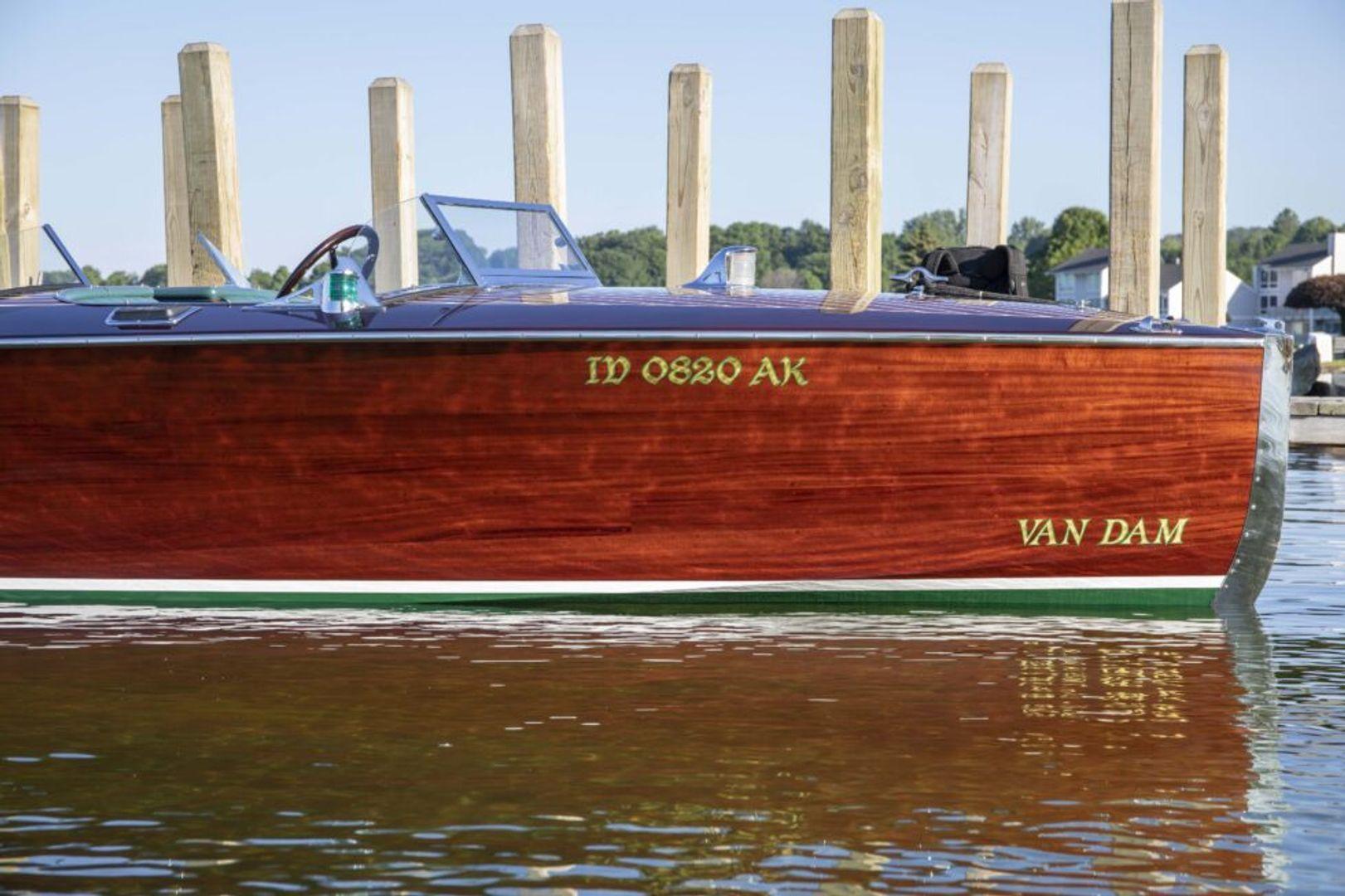Van Dam Boats The Ghost 30'
