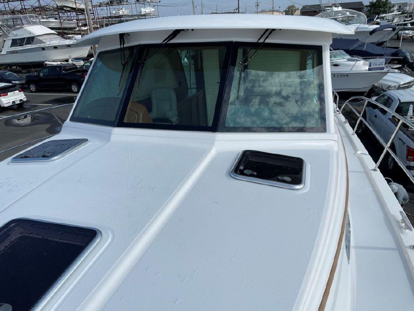 Sabre 38' SE