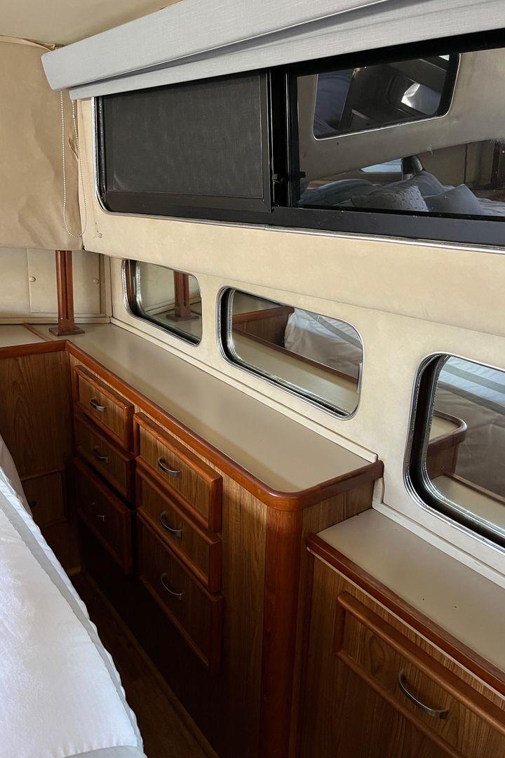 Chris-Craft Aft Cabin 38'