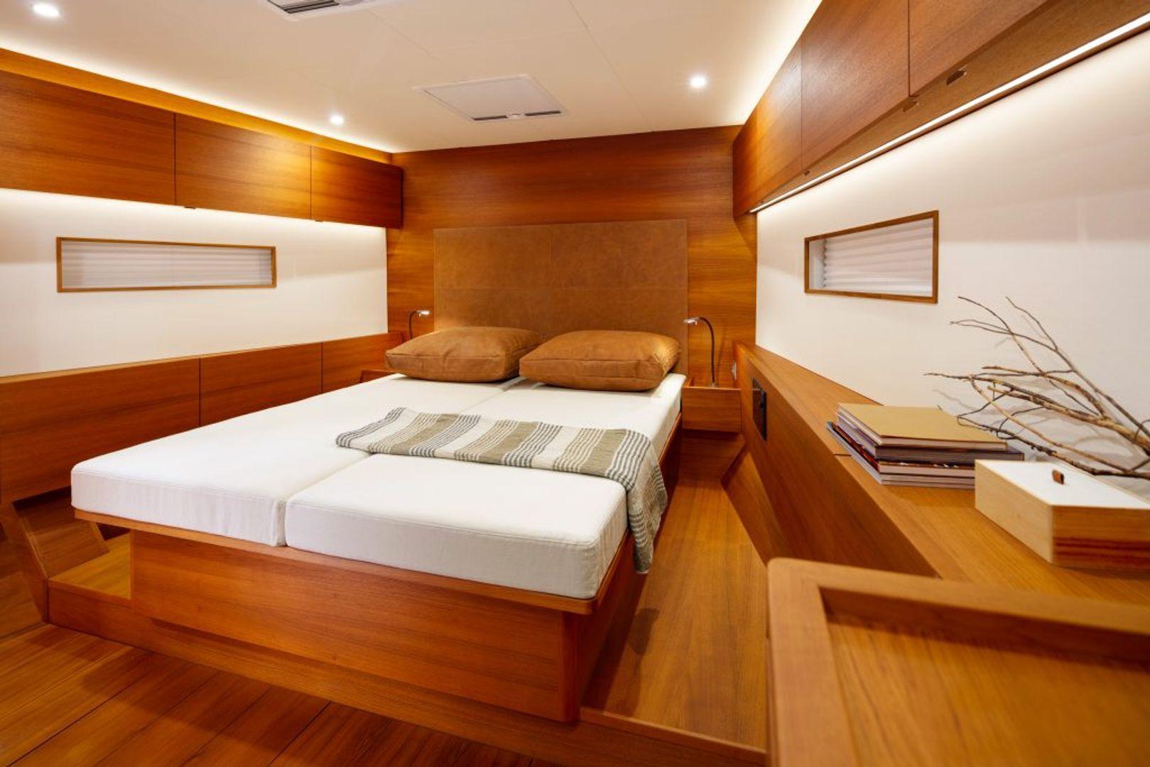 Solaris Yachts 64'