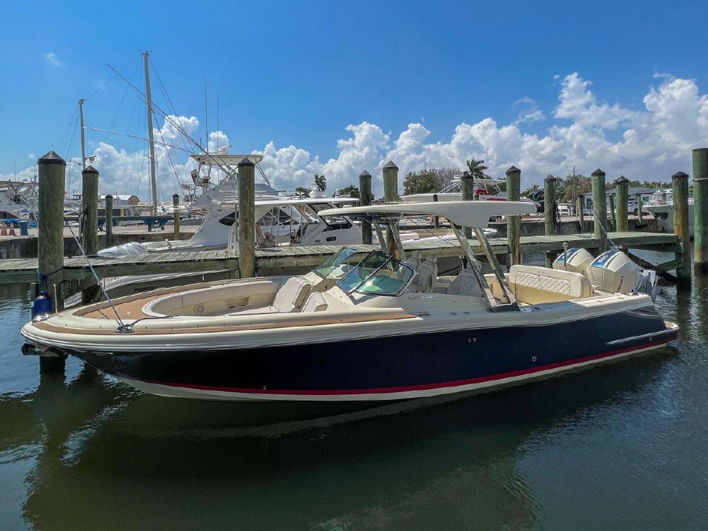 Chris-Craft Calypso 30'