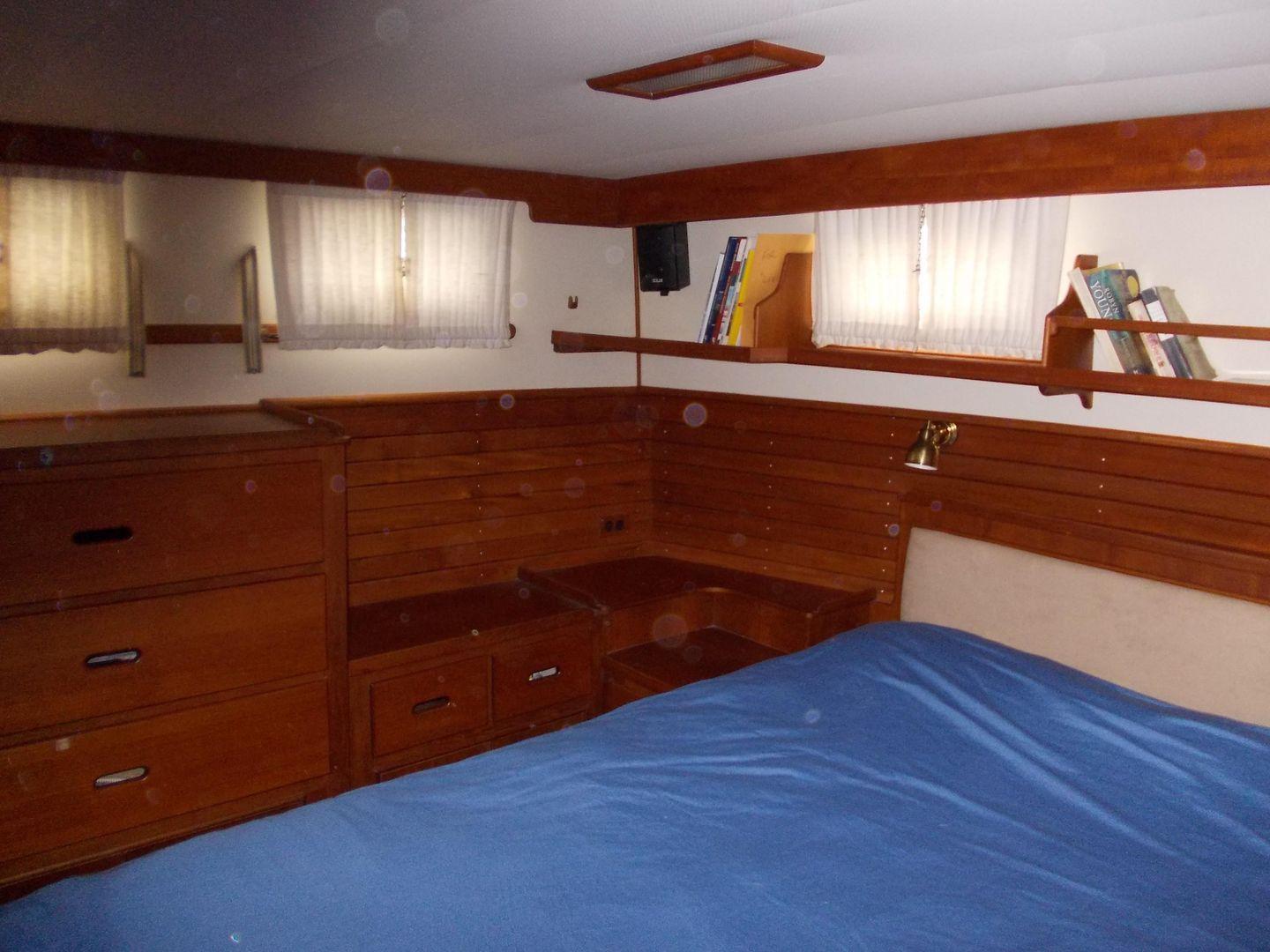Grand Banks Heritage 42'