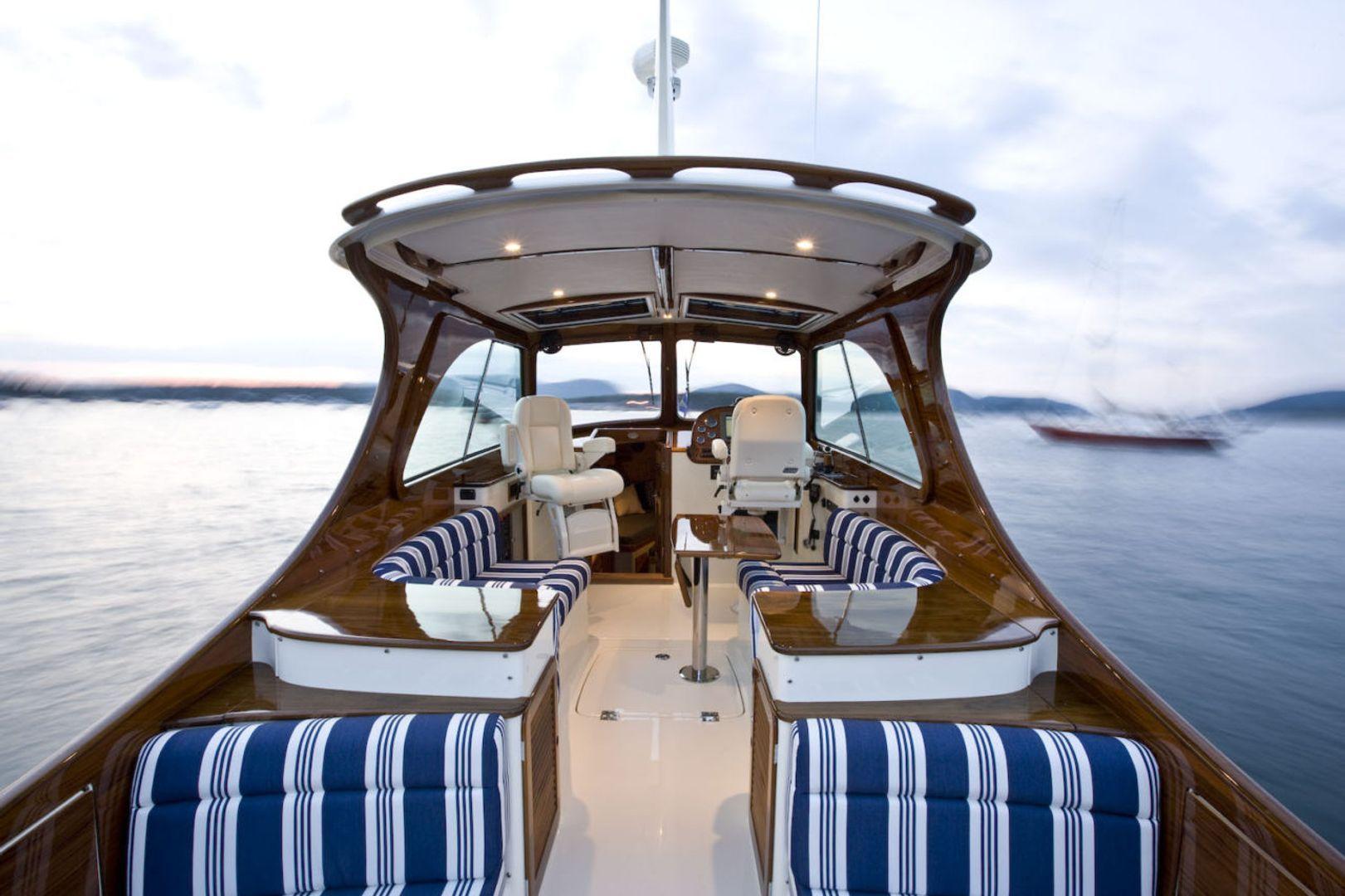 Hinckley Picnic Boat 37S 38'