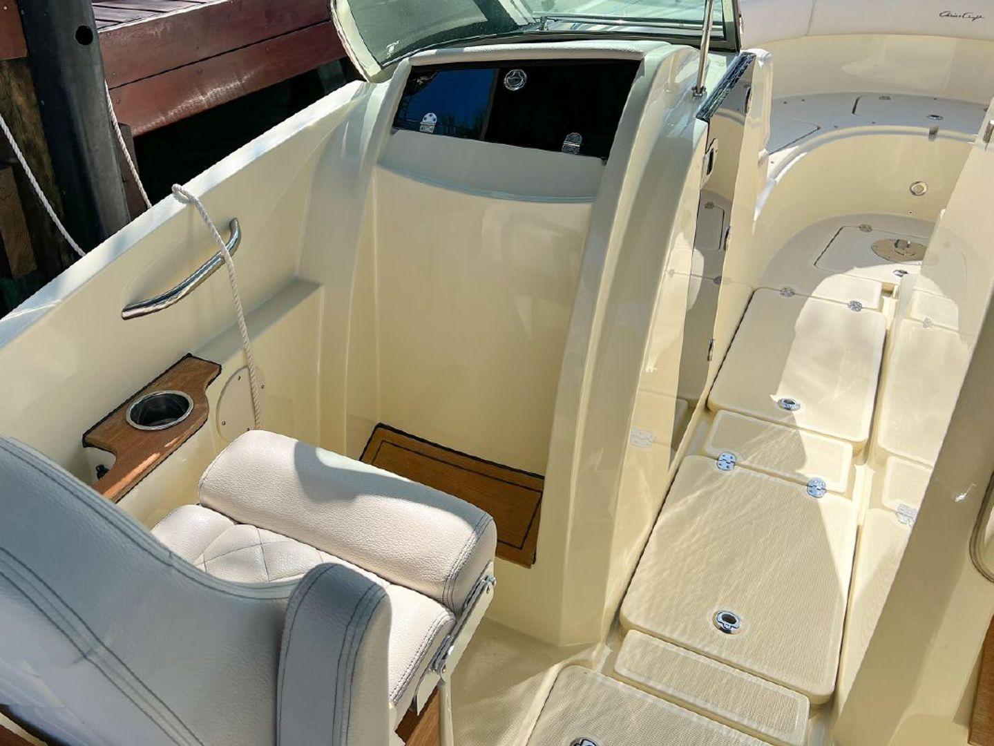 Chris-Craft Calypso 30'