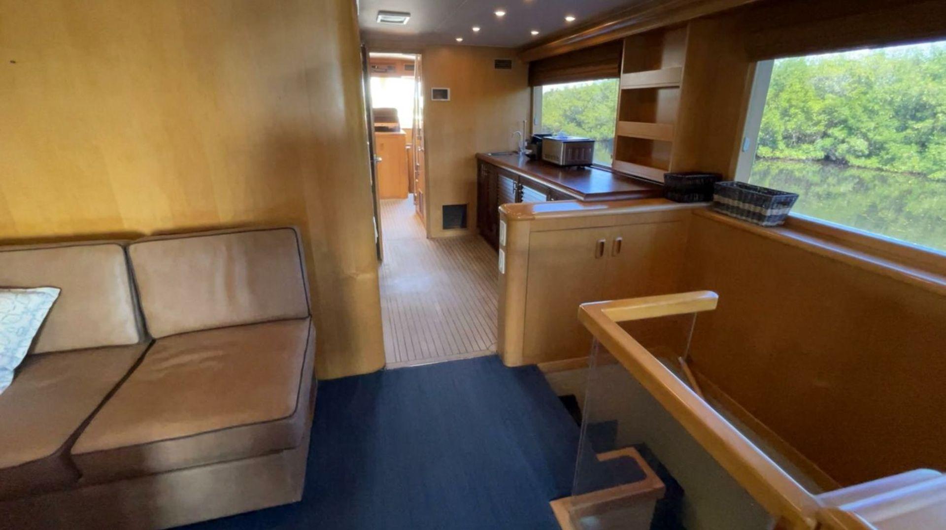 Hatteras Motoryacht Eleven 74'