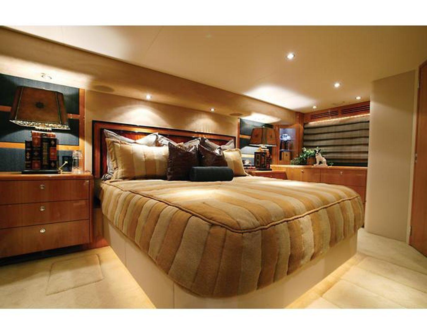Hatteras Convertible 68'