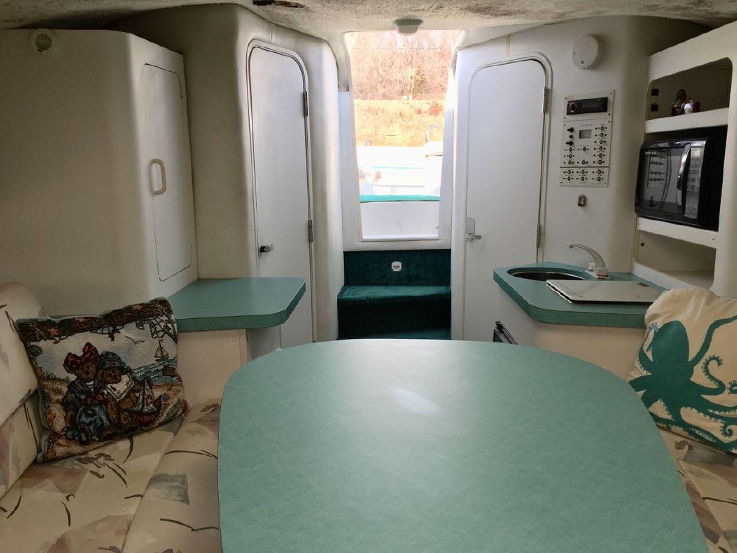 Chris-Craft Crowne 302 30'