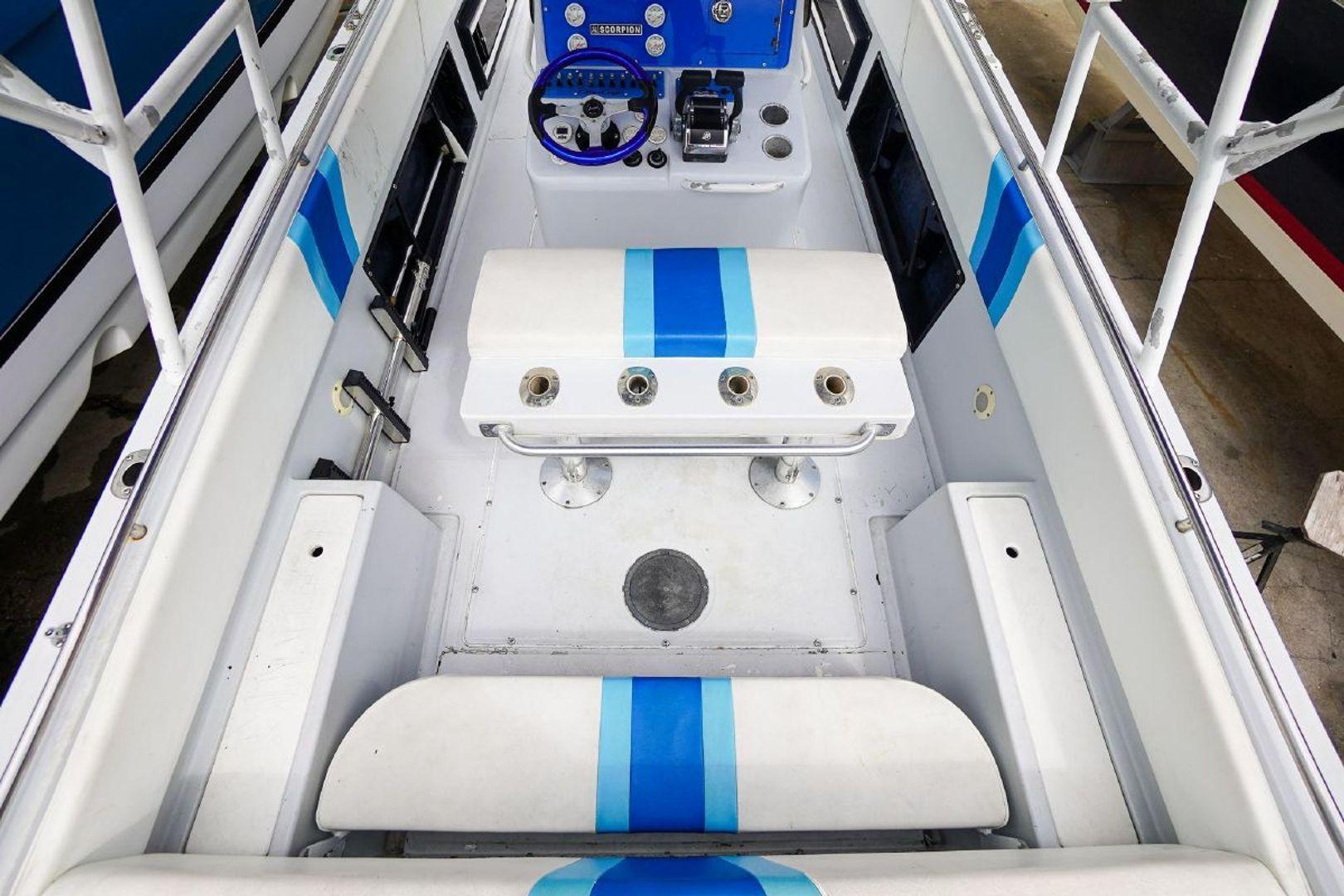 Chris-Craft 33 Scorpion 32'
