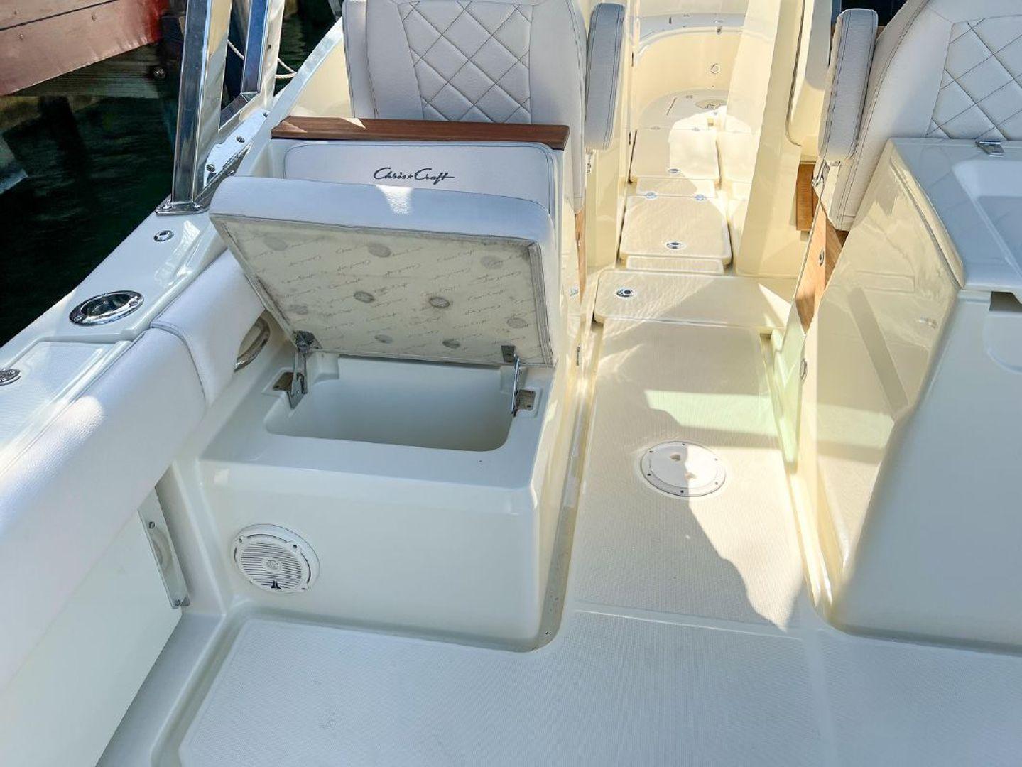 Chris-Craft Calypso 30'