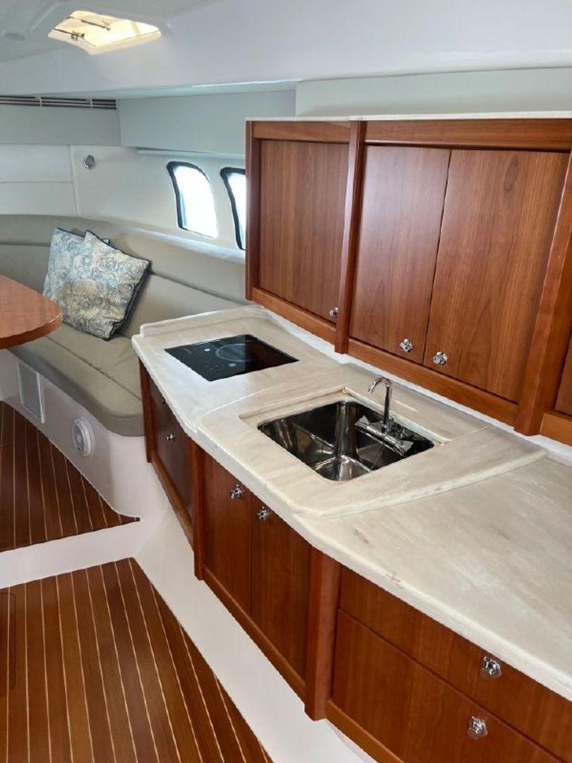 Intrepid 475 Sport Yacht 47'
