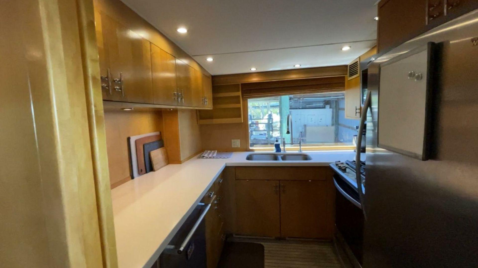 Hatteras Motoryacht Eleven 74'