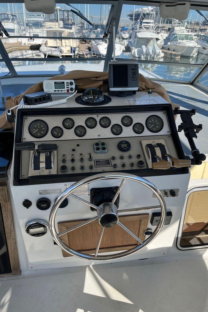 Chris-Craft Aft Cabin 38'