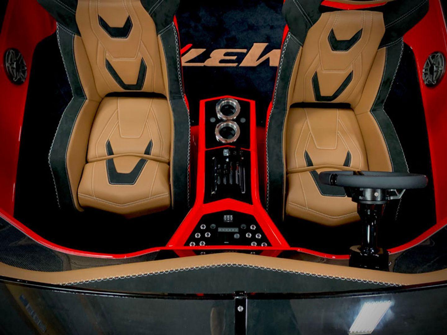 DCB Performance Boats M37R