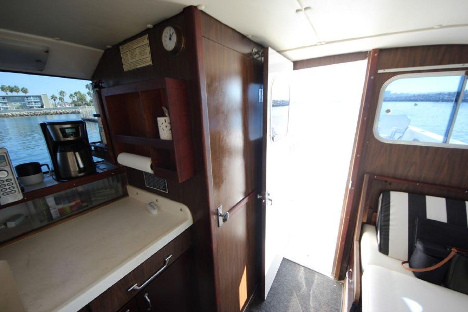 End Of The Line, Bertram Flybridge Cruiser 31'