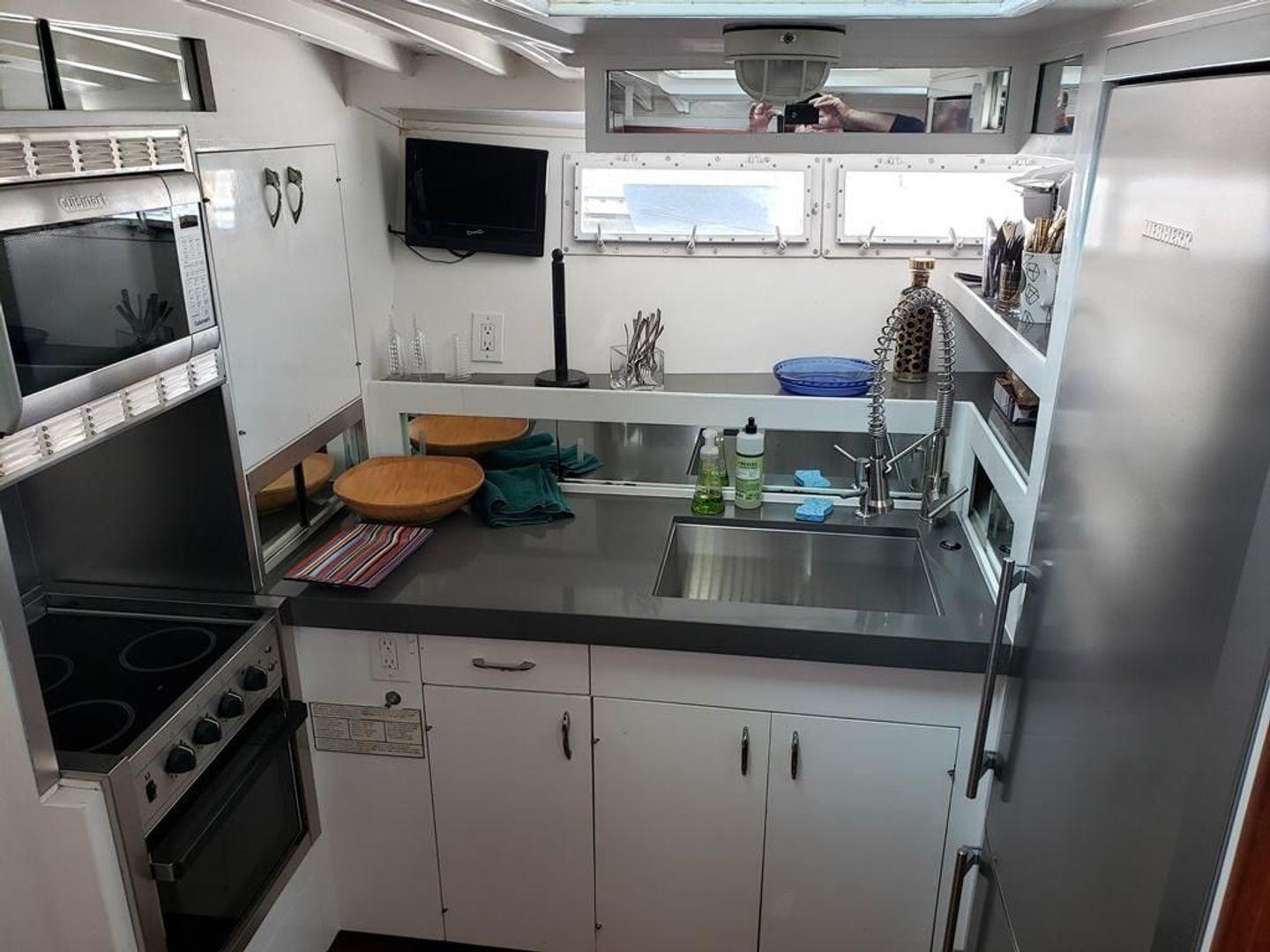 Chris-Craft Constellation Adagio 57'