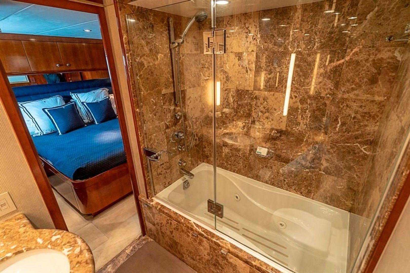 Hatteras Elite Series Motoryacht Pura Vida 92'