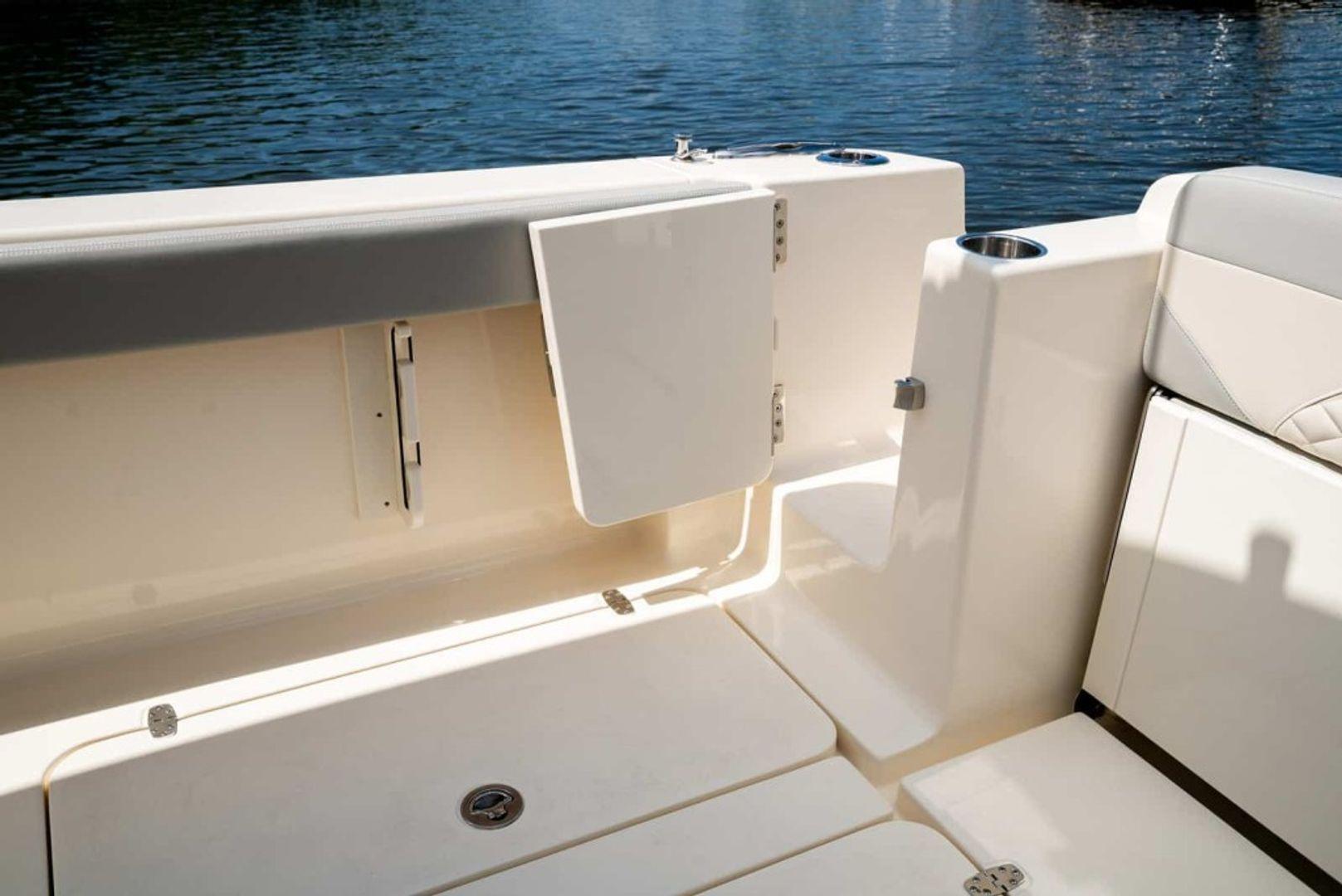 Scout Boat 330 LXF 32'