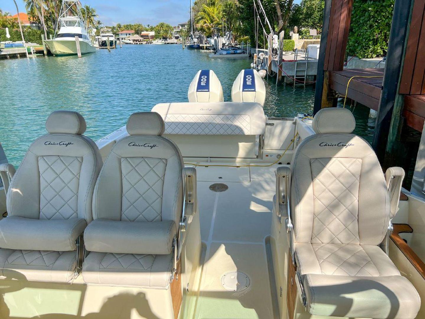 Chris-Craft Calypso 30'