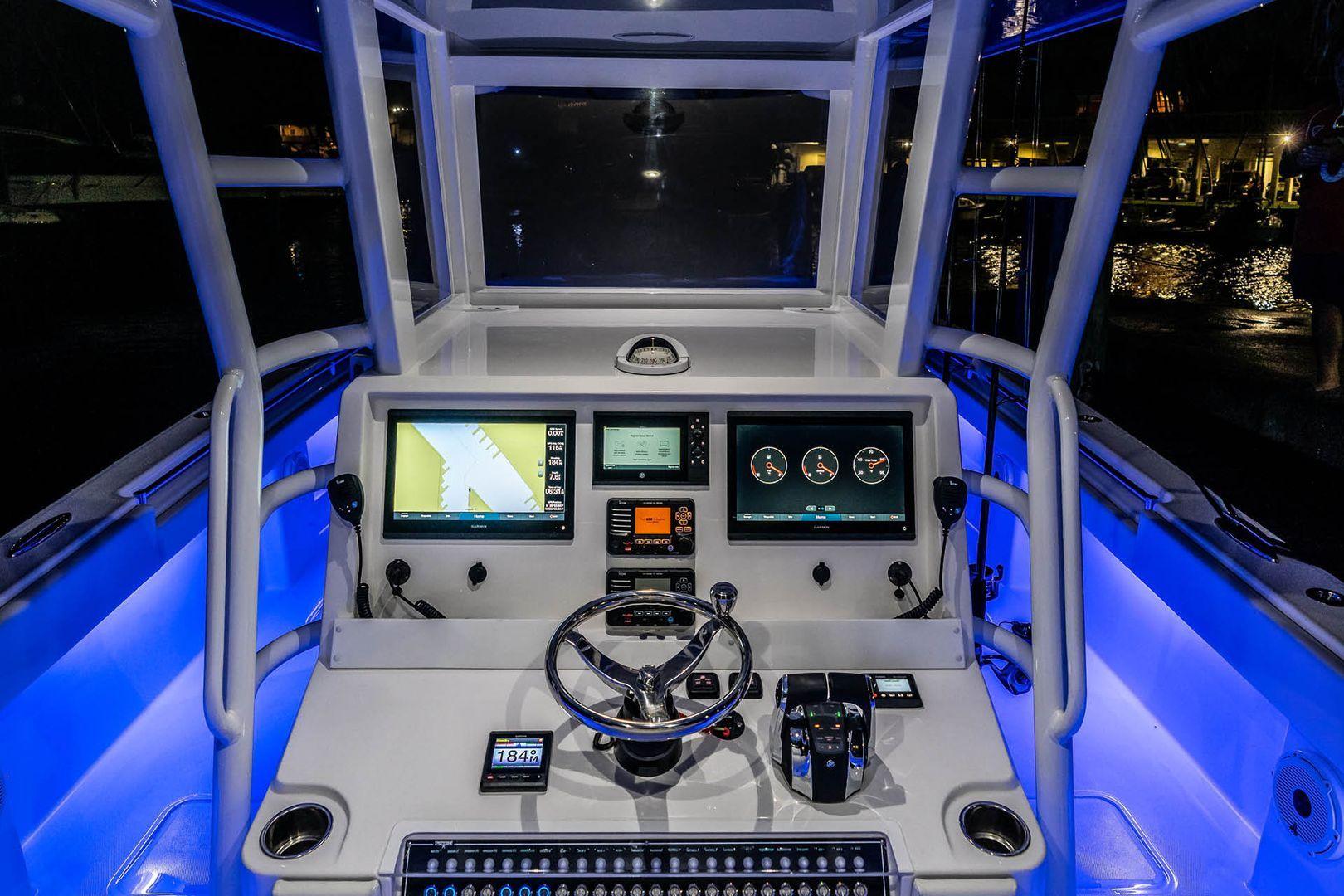 Invincible Boats Catamaran 35'