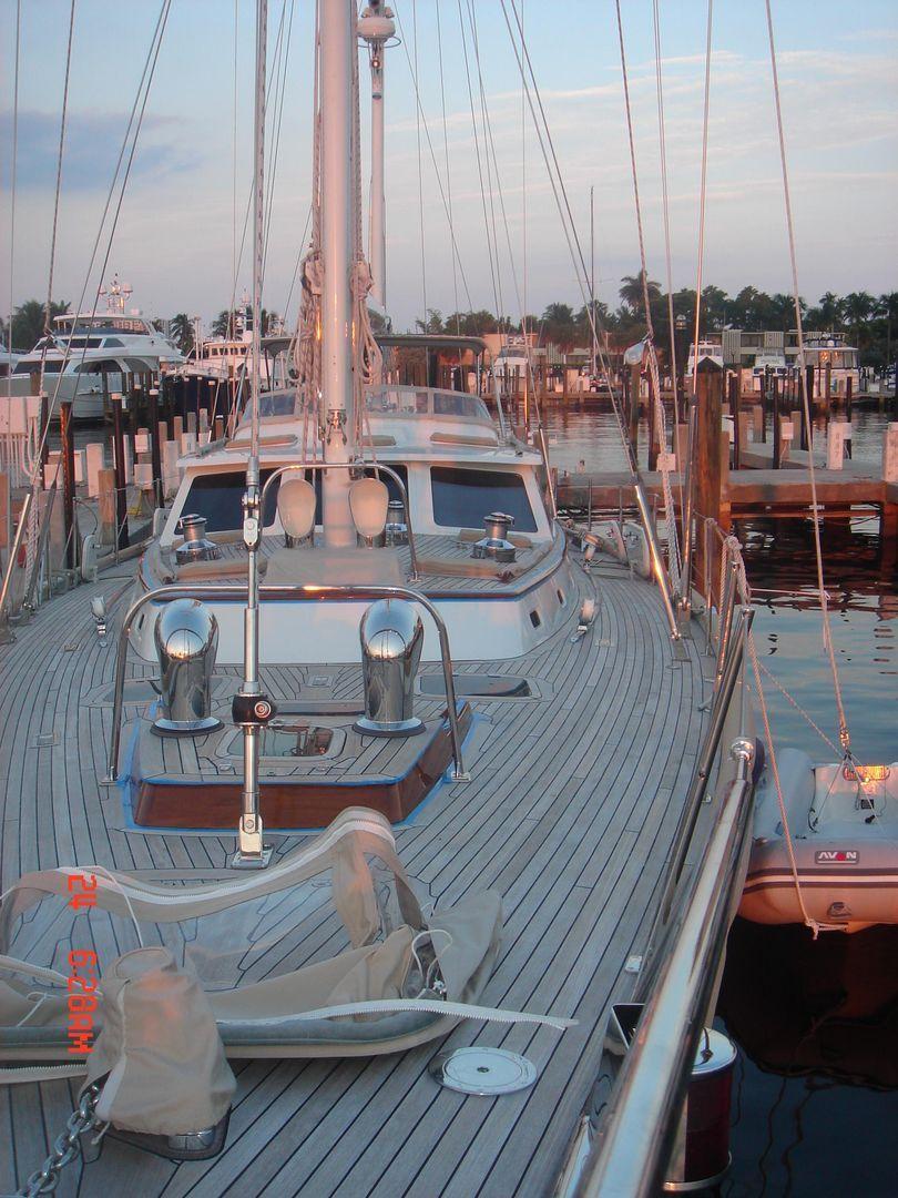 See Adler, Hinckley Sou'wester 70'