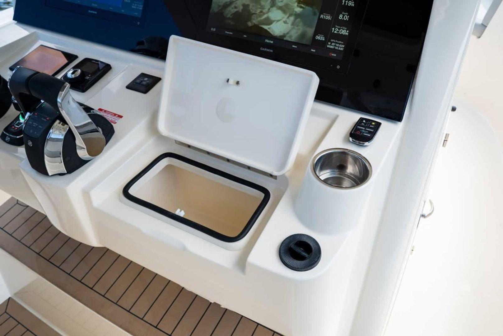 Scout Boat 330 LXF 32'