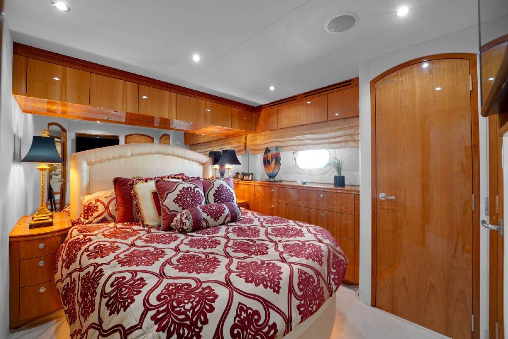 Hatteras Motor Yacht 80'