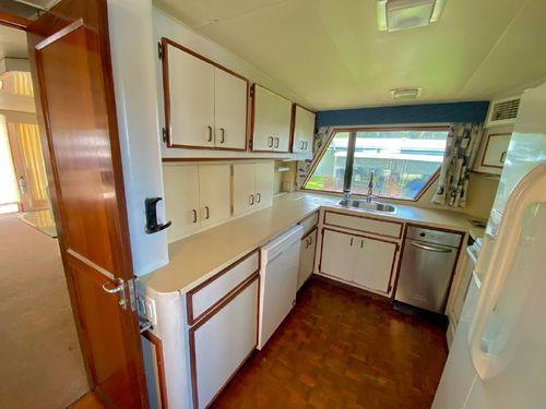 Hatteras Cockpit Motor Yacht 68'