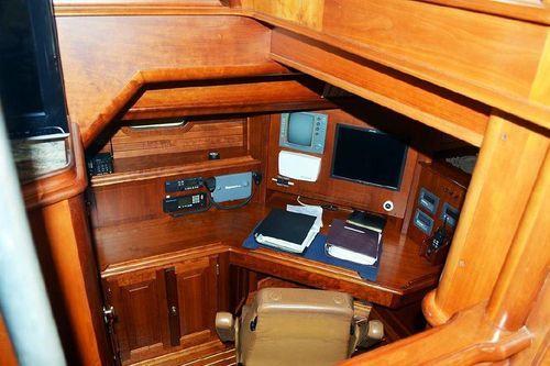 See Adler, Hinckley Sou'wester 70'