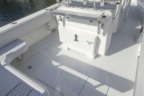Contender ST 32'