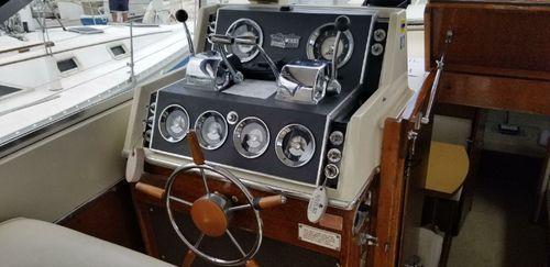 Chris-Craft Commander 31'