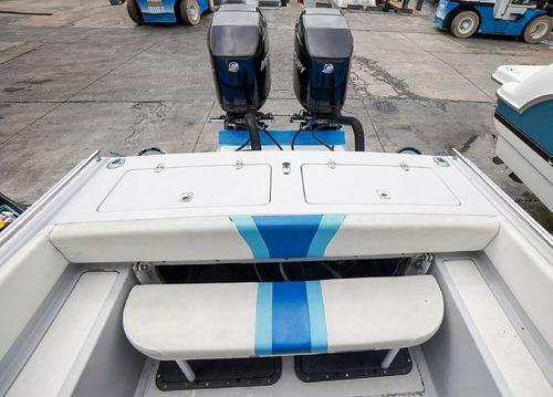 Chris-Craft 33 Scorpion 32'