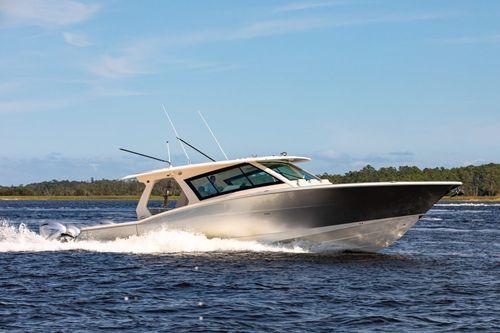 Scout Boats 530 LXF 53'